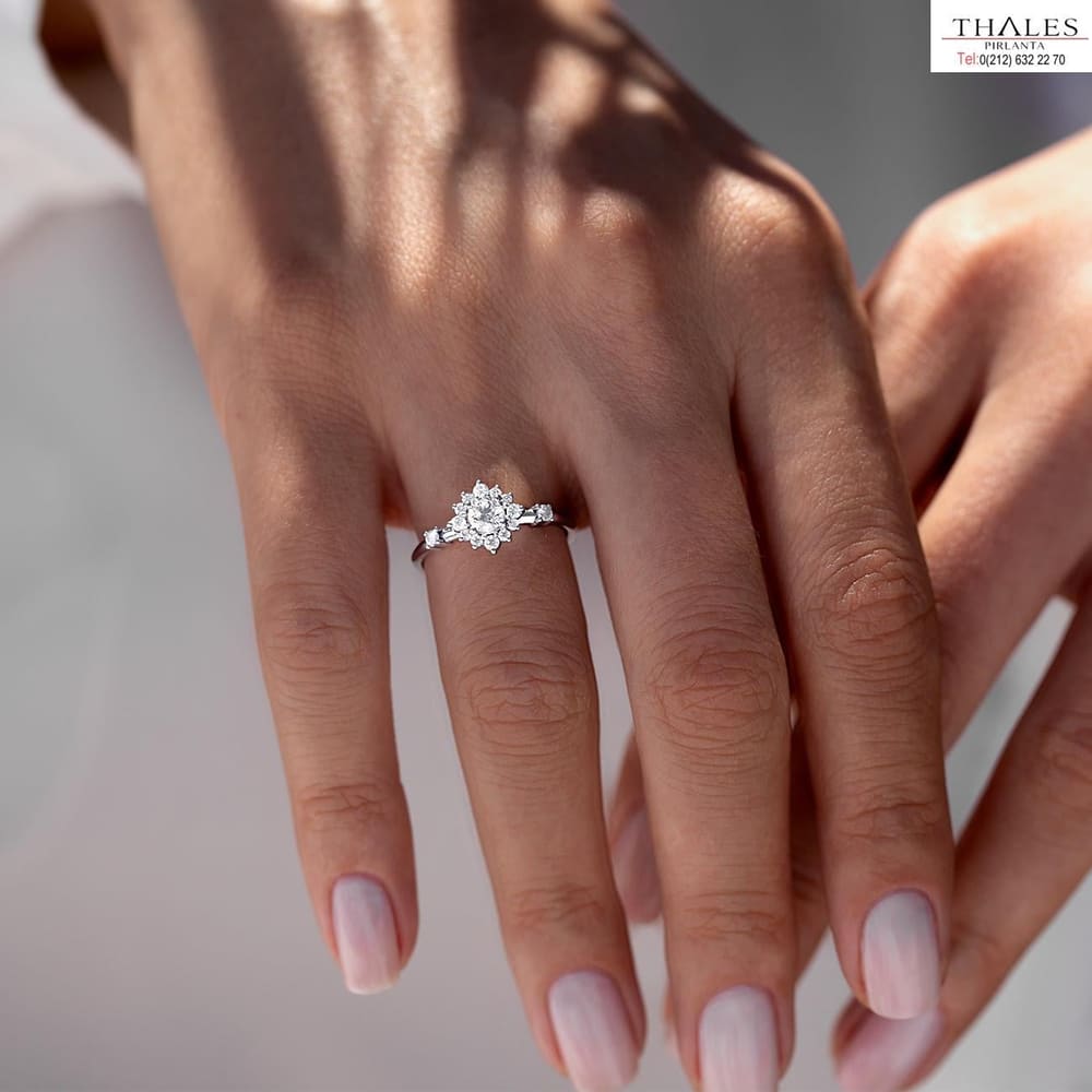 Evlilik Teklifi Yüzüğü 0.62 Karat Lotus Çiçeği