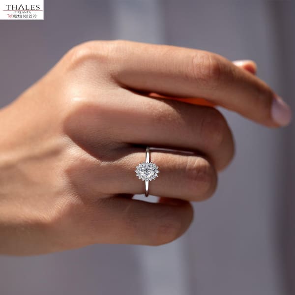 GIA Sertifikalı Oval Pırlanta Yüzük 0.65 Karat G VS2